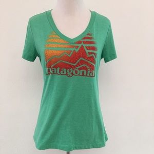 Patagonia Womens Green V Neck T Shirt Logo Small